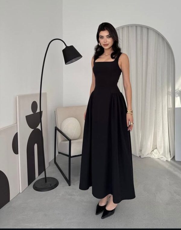 Robe noire à bretelles – Image 6